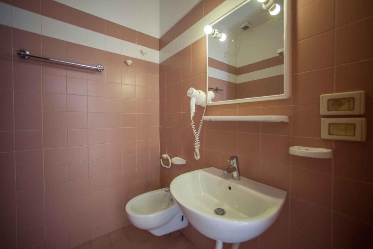 Holiday Homes In Sirmione/Gardasee 22174 Eksteriør bilde