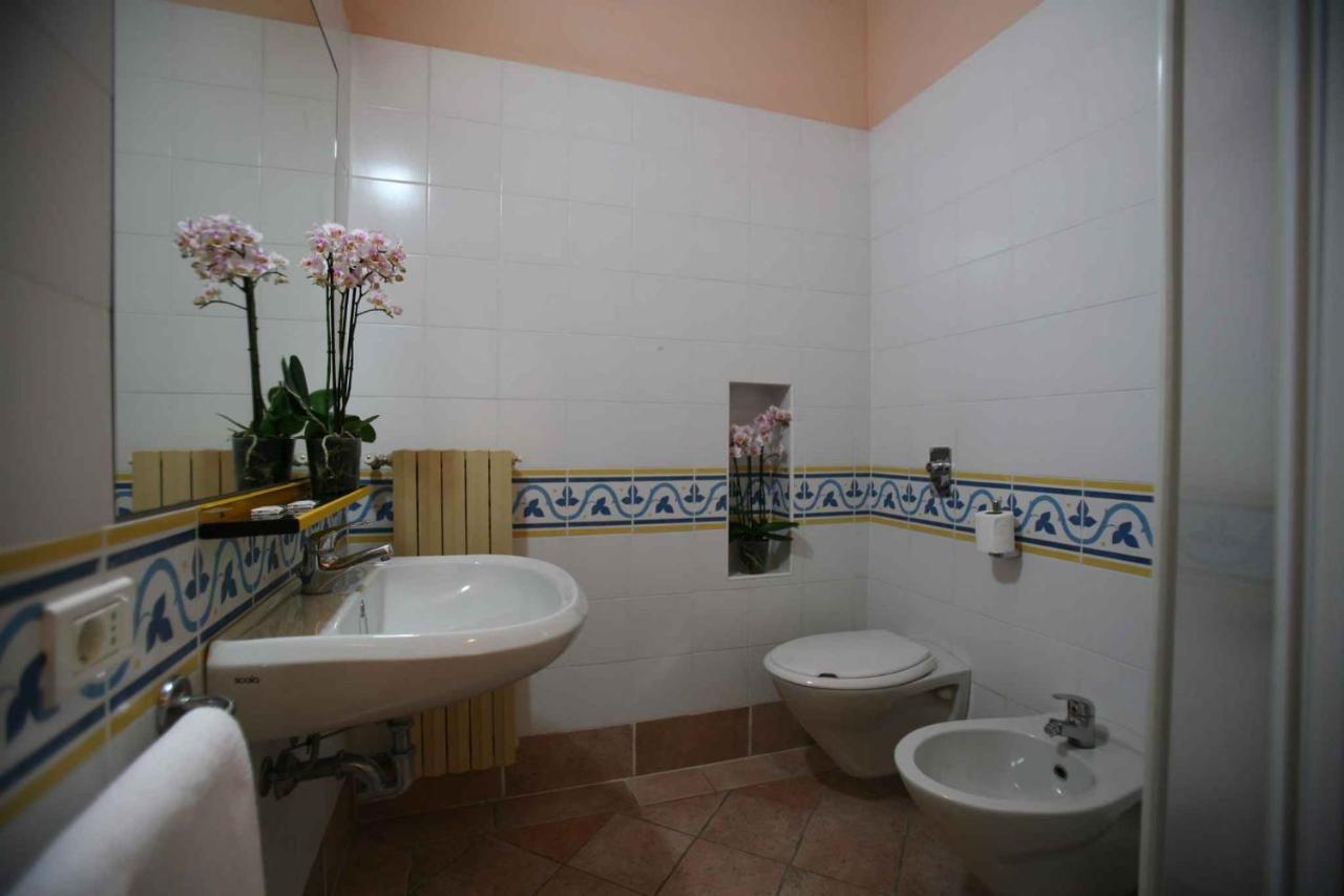 Holiday Homes In Sirmione/Gardasee 22174 Eksteriør bilde