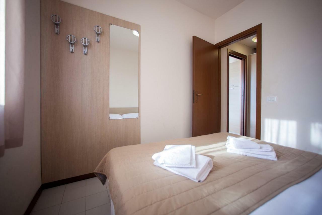 Holiday Homes In Sirmione/Gardasee 22174 Eksteriør bilde